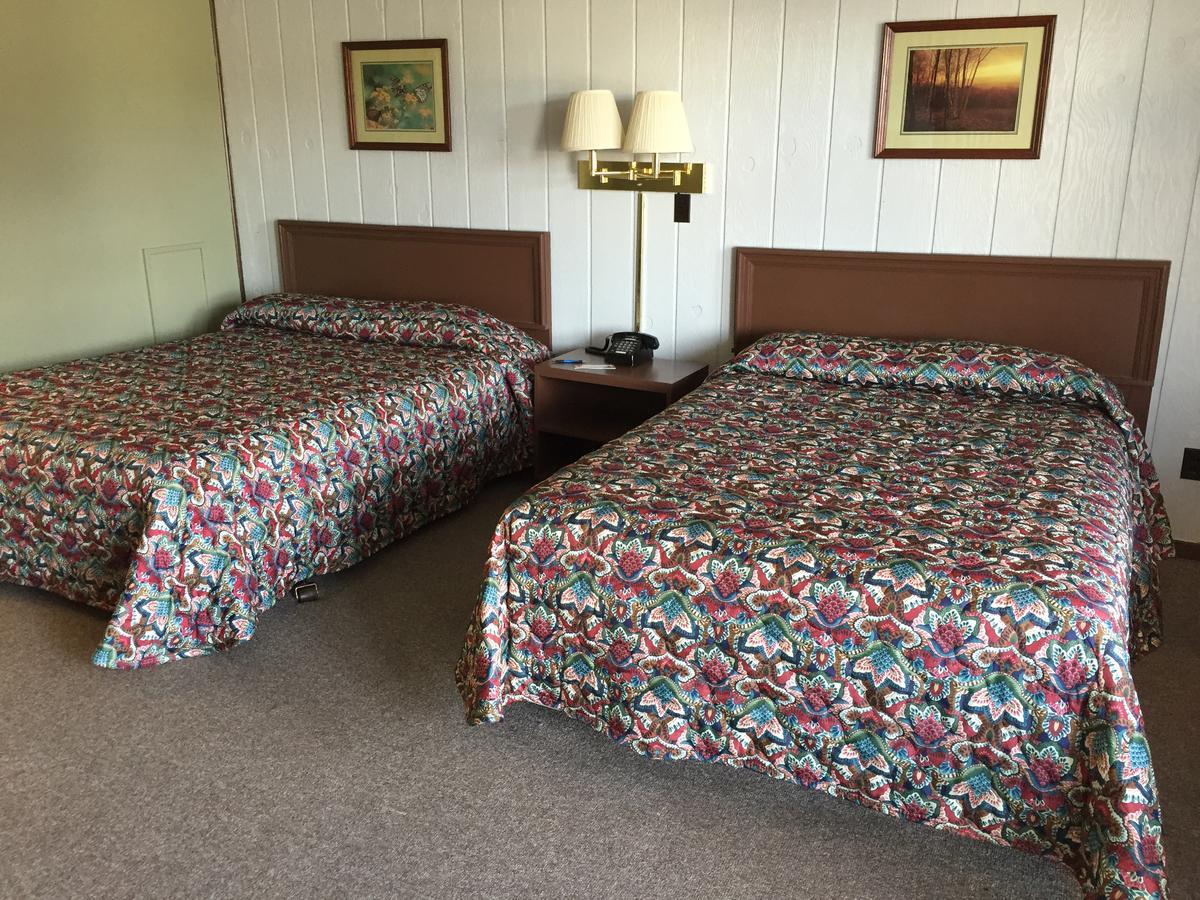 Buckhannon Colonial Hotel-Motel מראה חיצוני תמונה